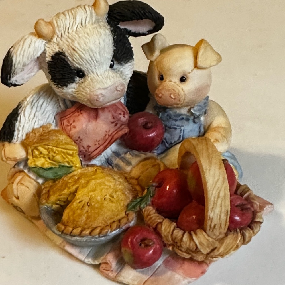 Precious collectible from Mary’s Moo Moos, “You Are The Apple of My Eye”